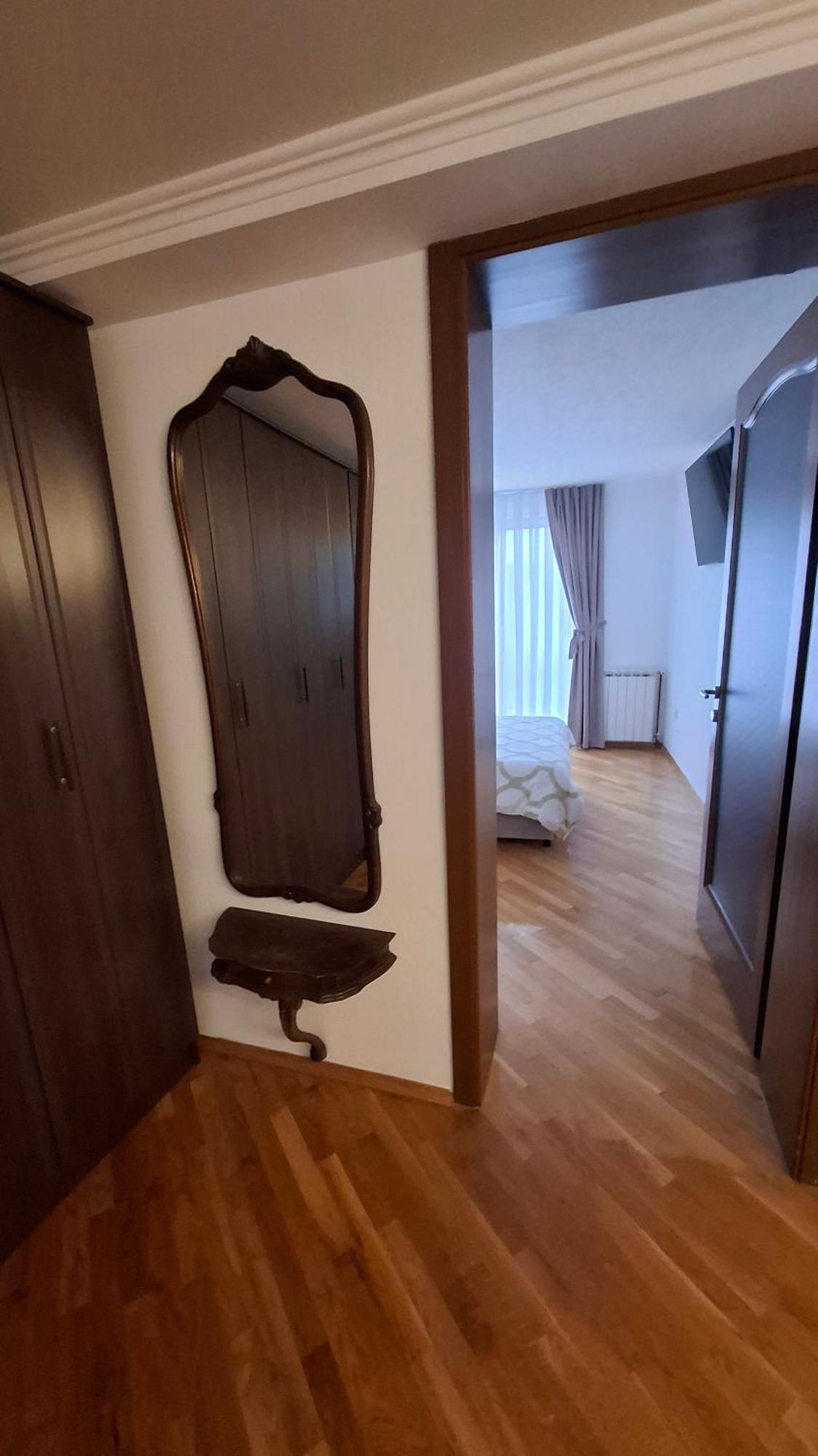 Apartment Gate *